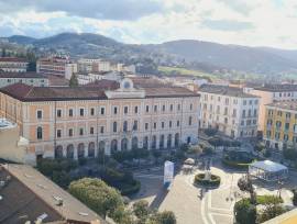 Luminoso appartamento  panoramico del cuore della città 