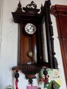 orologio/pendolo antico in legno