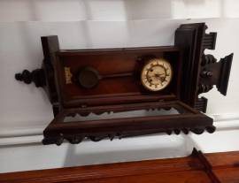 pendolo/orologio antico in legno
