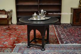 Antico tavolo stile Neogotico