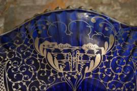 Piatto da collezione blu cobalto con scene veneziane Murano