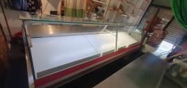 Vendo 2 banchi frigo(vetrina per esposizione) 2m e 3 m