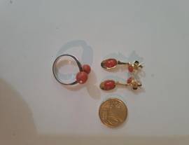 2 coppie di orecchini con anello corallo