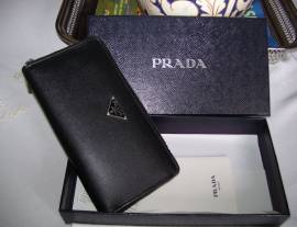 PRADA portafoglio in pelle Saffiano nero grande