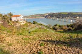 Villa vicino al lago di Guardialfiera 