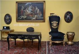 Trono dorato stile Barocco in velluto nero