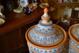 Coppia di vasi -albarello con coperchio in terracotta