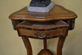 Alzatina-colonna portavaso a tre cassetti