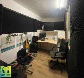 Scuola di musica affitta salette per band 