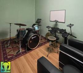 Scuola di musica affitta salette per band 