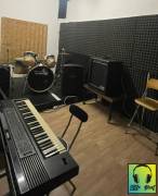 Scuola di musica affitta salette per band 