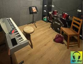 Scuola di musica affitta salette per band 