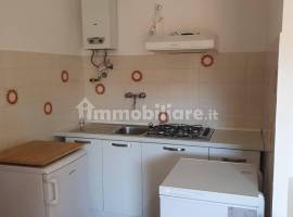 In semicentro al 1°P.  bilocale arredato 