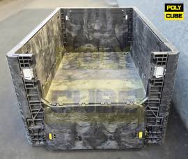 Cassoni in plastica o grandi contenitori usati 