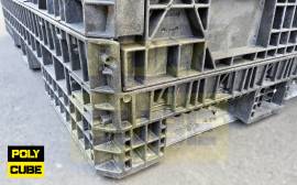 Cassoni in plastica o grandi contenitori usati 