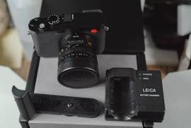 Fotocamera Leica Q3 con impugnatura originale, in scatola e garanzia