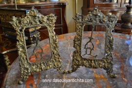 Antica coppia di cornici da tavolo in bronzo