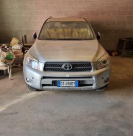AUTOVETTURA TOYOTA RAV 4