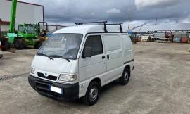 Autocarro Piaggio Porter, furgonato