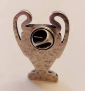 Spillino Champions League con chiusura a bottone sul retro a farfalla