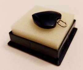 Ciondolo a cuore, in onice nero, con anellino in argento dorato 800