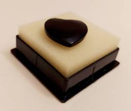 Ciondolo a cuore, in onice nero, con anellino in argento dorato 800