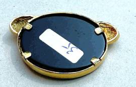 Centrale per collana singola o a più fili, in onice nero ovale, incastonato su montatura in metallo 