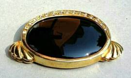 Centrale per collana singola o a più fili, in onice nero ovale, incastonato su montatura in metallo 