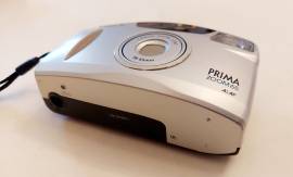 Macchina fotografica Canon Prima Zoom 65 compatta formato 35mm. Macchina fotografica Canon Prima Zoom 65 compatta formato 35mm.