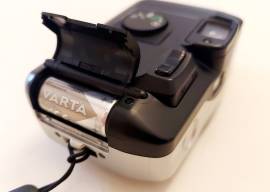 Macchina fotografica Canon Prima Zoom 65 compatta formato 35mm. Macchina fotografica Canon Prima Zoom 65 compatta formato 35mm.