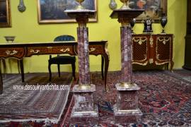 Coppia di piedistalli con poutiche in marmo rosso stile Napoleone III Coppia di piedistalli con poutiche in marmo rosso stile Napoleone III