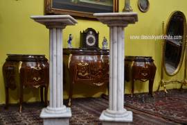 Coppia di colonne – piedistalli in marmo bianco