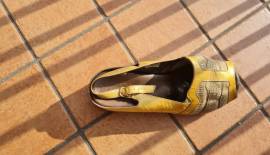 vendesi sandali per donna