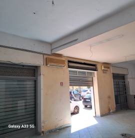 Casoria  Via Armando Diaz ampio locale commerciale centralissimo