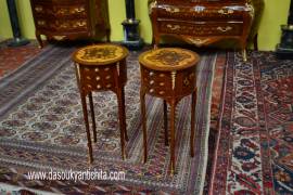 Coppia di tavolini-comodini tondi stile Luigi XV intarsiati