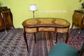 Scrivania a fagiolo stile Luigi XV Scrivania a fagiolo stile Luigi XV