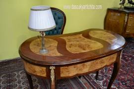 Scrivania a fagiolo stile Luigi XV Scrivania a fagiolo stile Luigi XV