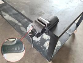 TAVOLO DA OFFICINA CON MORSA USATO TAVOLO DA OFFICINA CON MORSA USATO