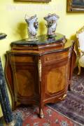 Credenza stile Luigi XV a due sportelli