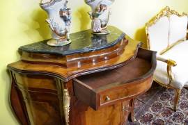 Credenza stile Luigi XV a due sportelli