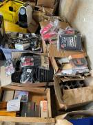 LOTTO UNICO - Materiale vario per ottica e fotografia LOTTO UNICO - Materiale vario per ottica e fotografia