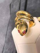 Anello serpente in argento 925 placcato oro 18Kt con rubini rossi negli occhi 