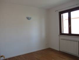 Affittasi Brescia ampio trilocale arredato + box