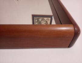 Specchio da parete con cornice in legno di noce massello 