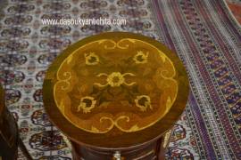 Coppia di tavolini-comodini tondi stile Luigi XV intarsiati