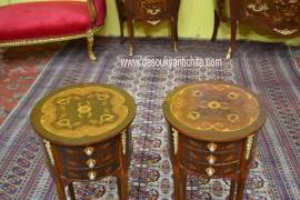 Coppia di tavolini-comodini tondi stile Luigi XV intarsiati