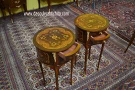 Coppia di tavolini-comodini tondi stile Luigi XV intarsiati