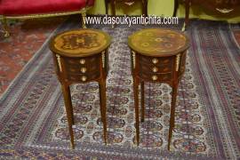 Coppia di tavolini-comodini tondi stile Luigi XV intarsiati