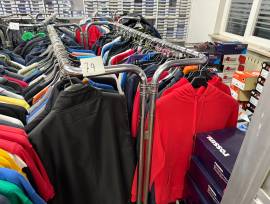 Magazzino tessuti, capi di abbigliamento e accessori