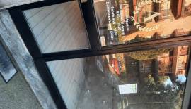 UFFICIO   SU STRADA  A CESANO BOSCONE  AFFITTASI NEGOZIO  DI  45 MQ.  CON BAGNO  DENTRO  E CANTINA  